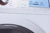 Close-up van een witte wasmachine.