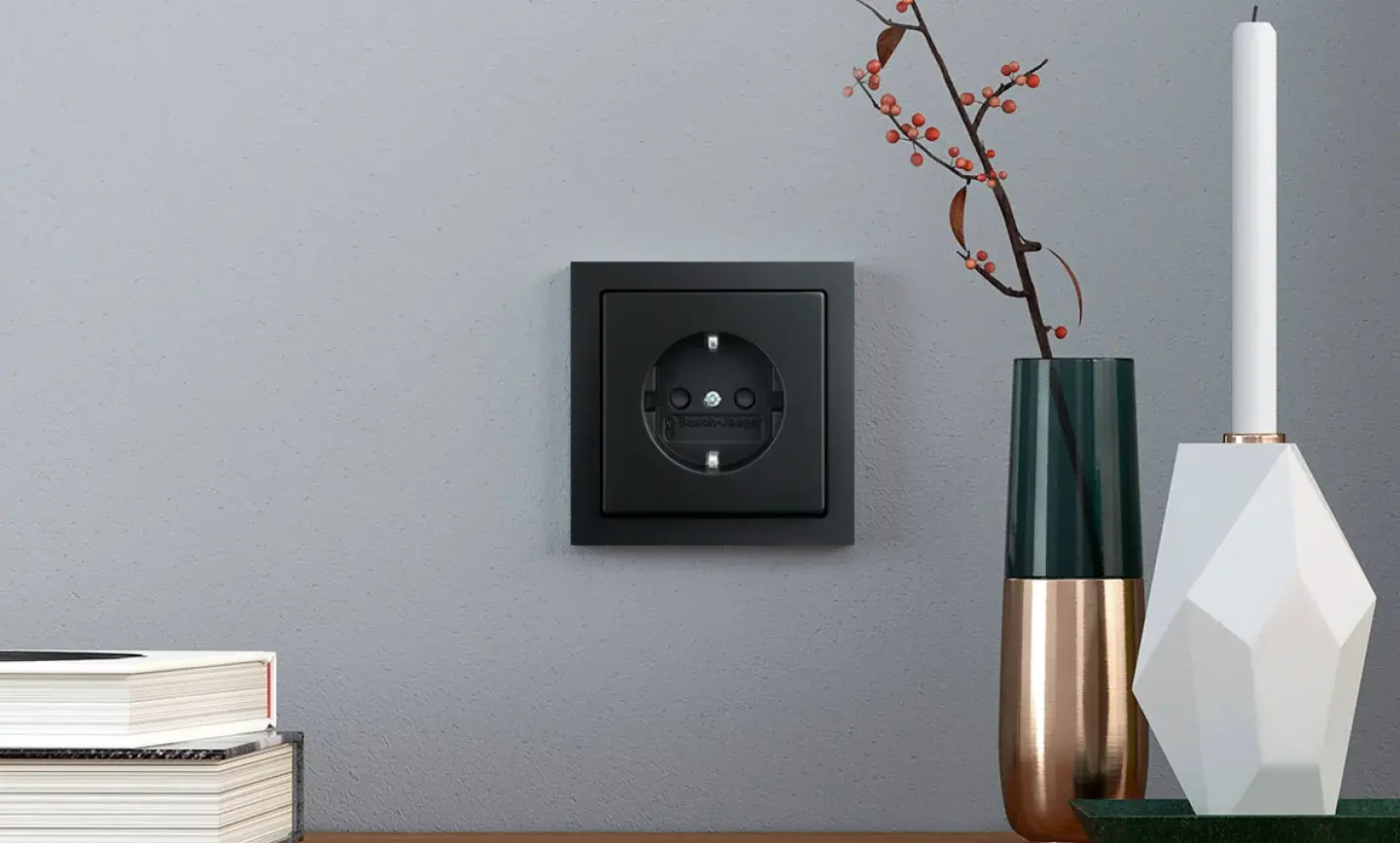 Zwarte schakelaar aan de muur