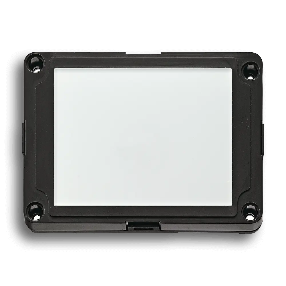 Weißes, rechteckiges Gerät mit schwarzem Rahmen, möglicherweise ein Lichtschalter oder ein Bedienfeld.